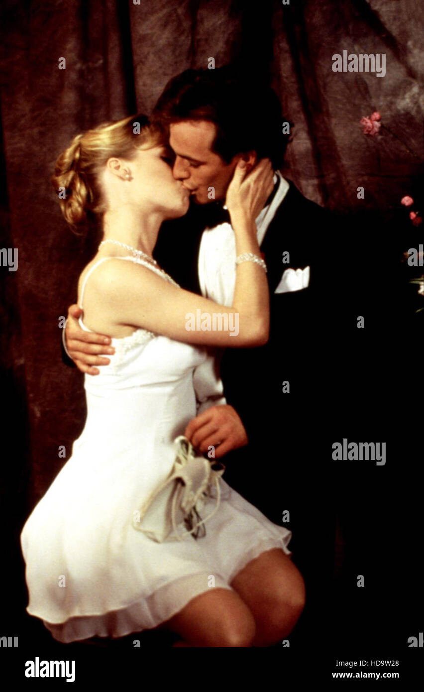 BEVERLY HILLS, 90210, Jennie Garth, Luke Perry, 1990-2000, at prom, kissing Stock Photo - Alamy BEVERLY HILLS, 90210, Jennie Garth, Luke Perry, 1990-2000, at prom, kissing Stock Photo - Alamy