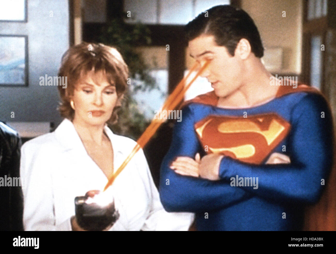 LOIS & CLARK: THE NEW ADVENTURES OF SUPERMAN, (from left): Raquel Welch, Dean  Cain, 'Top Copy', (Season 2, aired Feb. 19 Stock Photo - Alamy