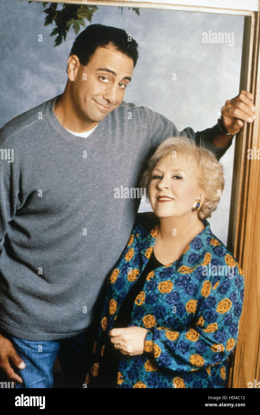 EVERYBODY LOVES RAYMOND, (from left): Brad Garrett, Doris Roberts