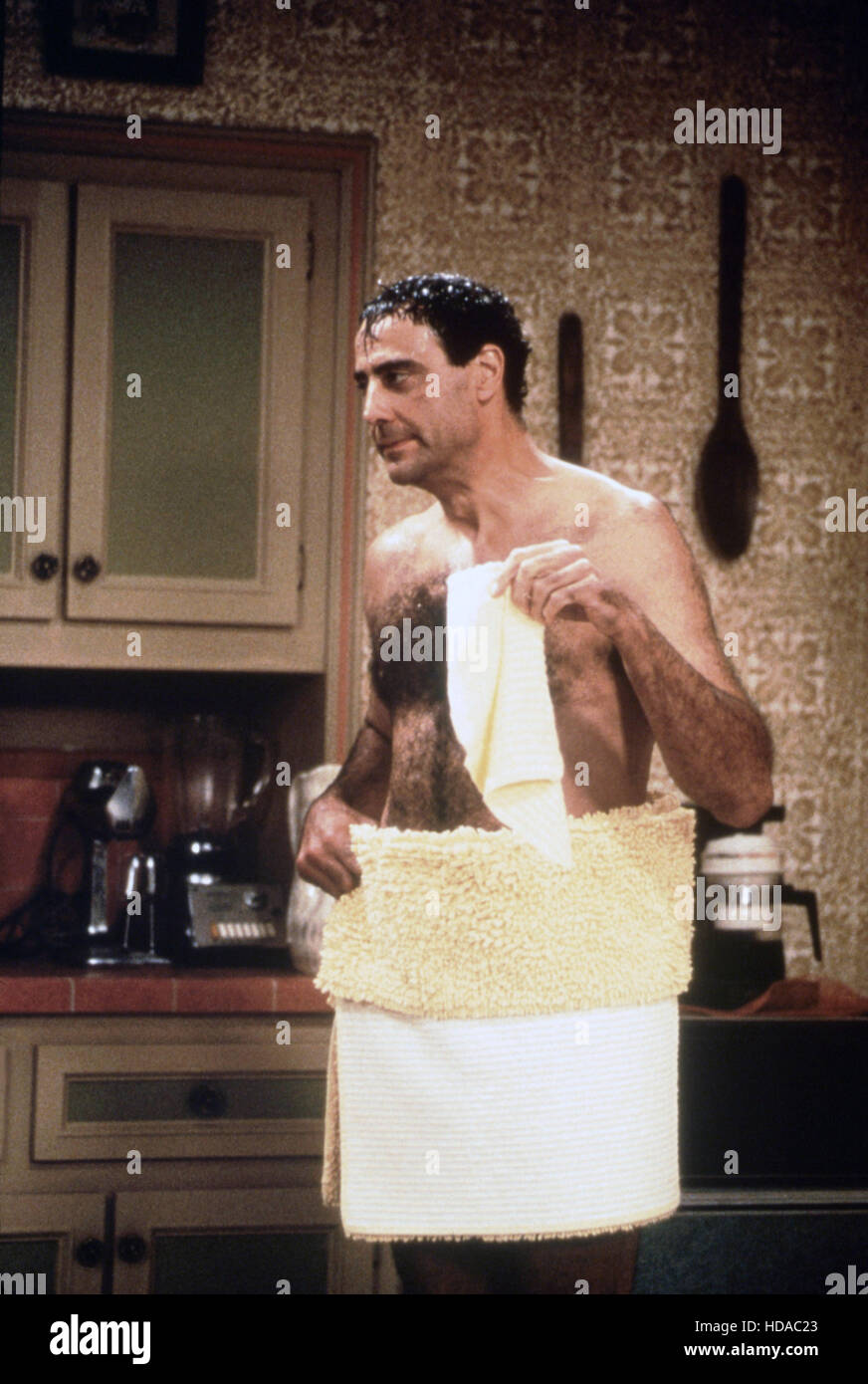 EVERYBODY LOVES RAYMOND, Brad Garrett, (Season 3), 19962005. © CBS