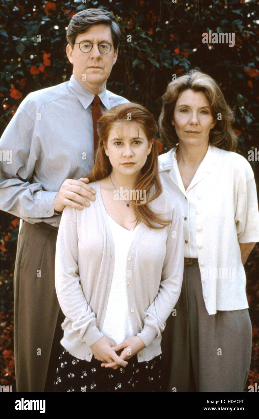 THE FACE ON THE MILK CARTON, (from left): Edward Herrmann, Kellie Martin,  Jill Clayburgh, 1995. © Libra Pictures / Courtesy Stock Photo - Alamy