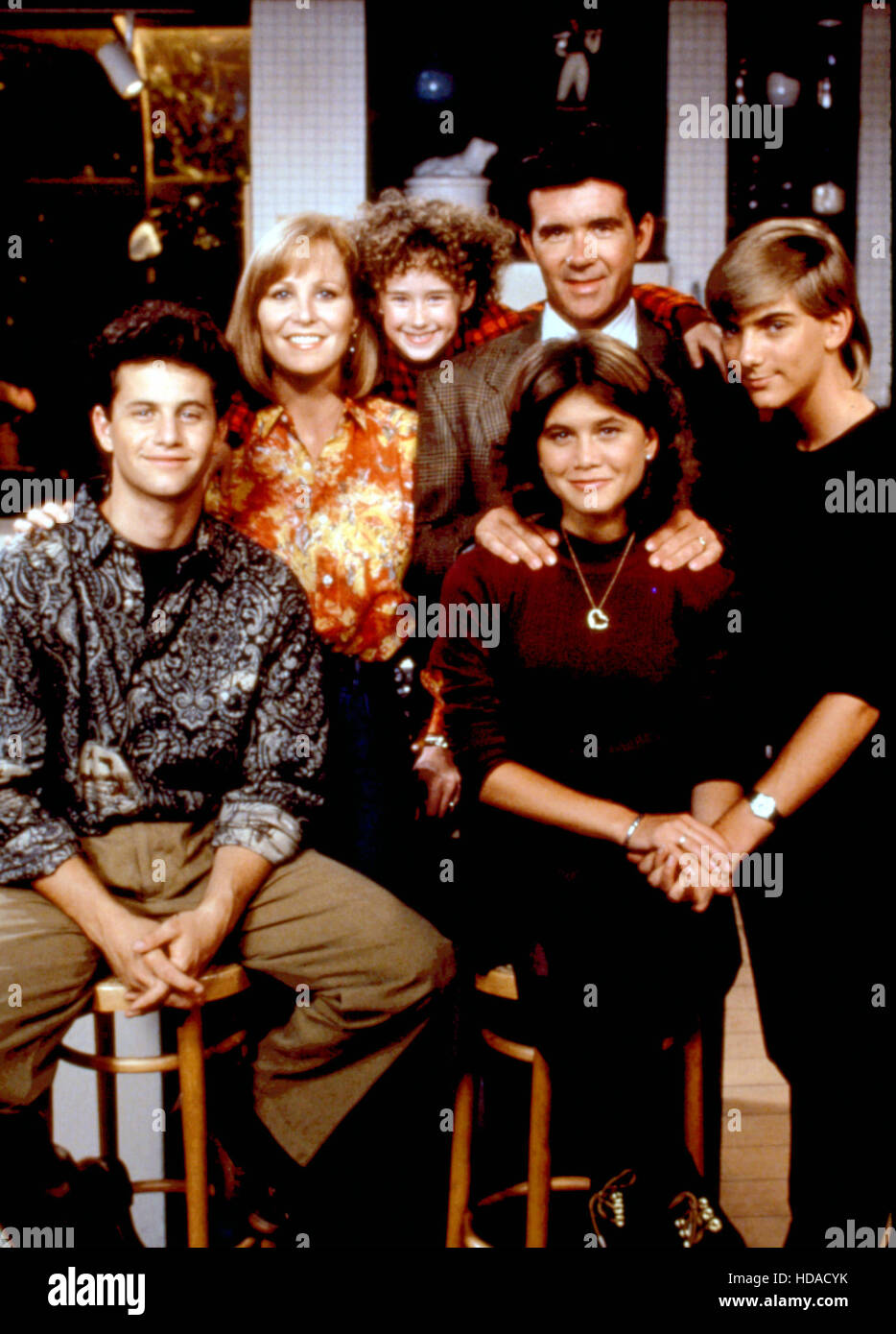 GROWING PAINS, Kirk Cameron, Joanna Kerns, Ashley Johnson, Alan Thicke,  Tracey Gold, Jeremy Miller, 1985-1992. ©ABC/Courtesy Stock Photo - Alamy, image size:934x1390