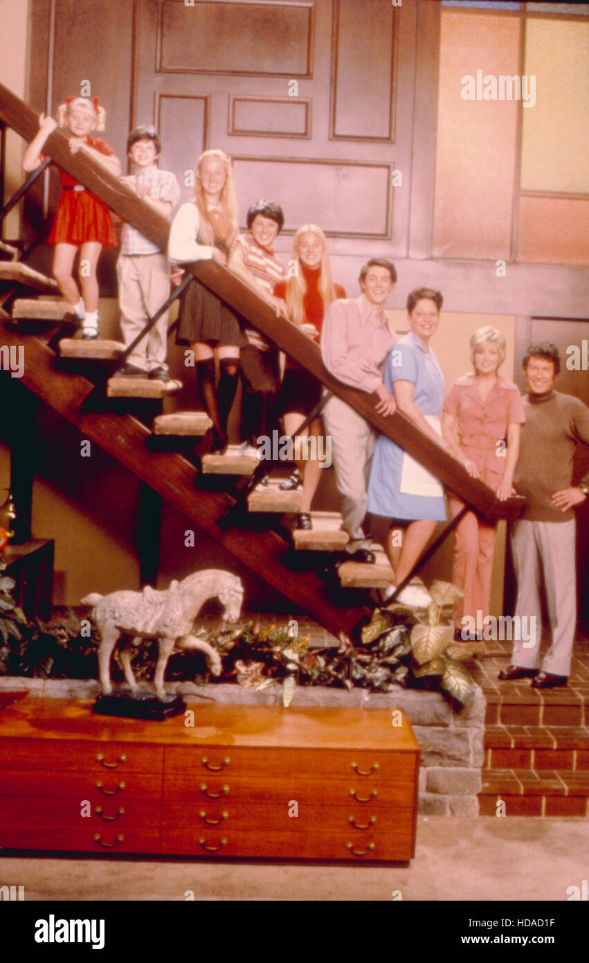 GROWING UP BRADY, Carly Schroeder, Scott Lookinland, Kaitlin Cullum