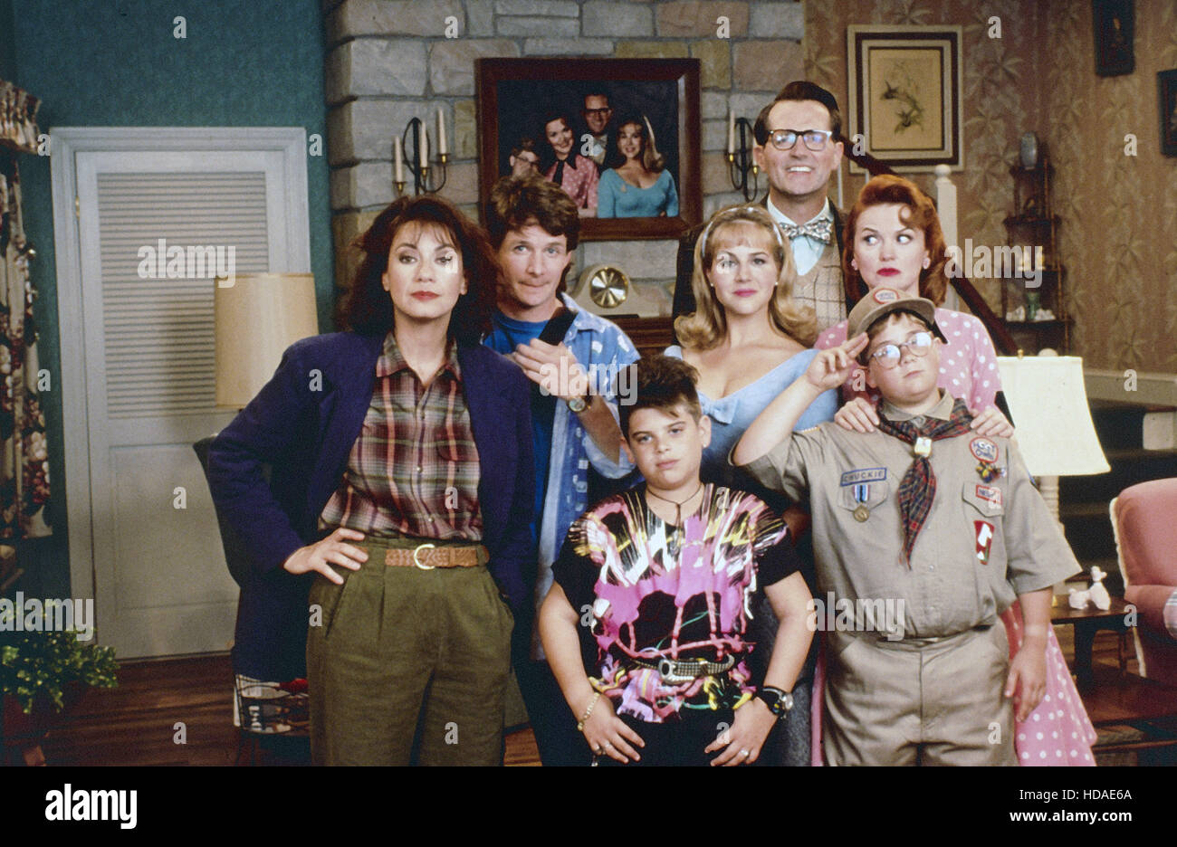 HI HONEY, I'M HOME, from left Susan Cella, Pete Benson, Eric Kushnick, Julie Benz, Stephen