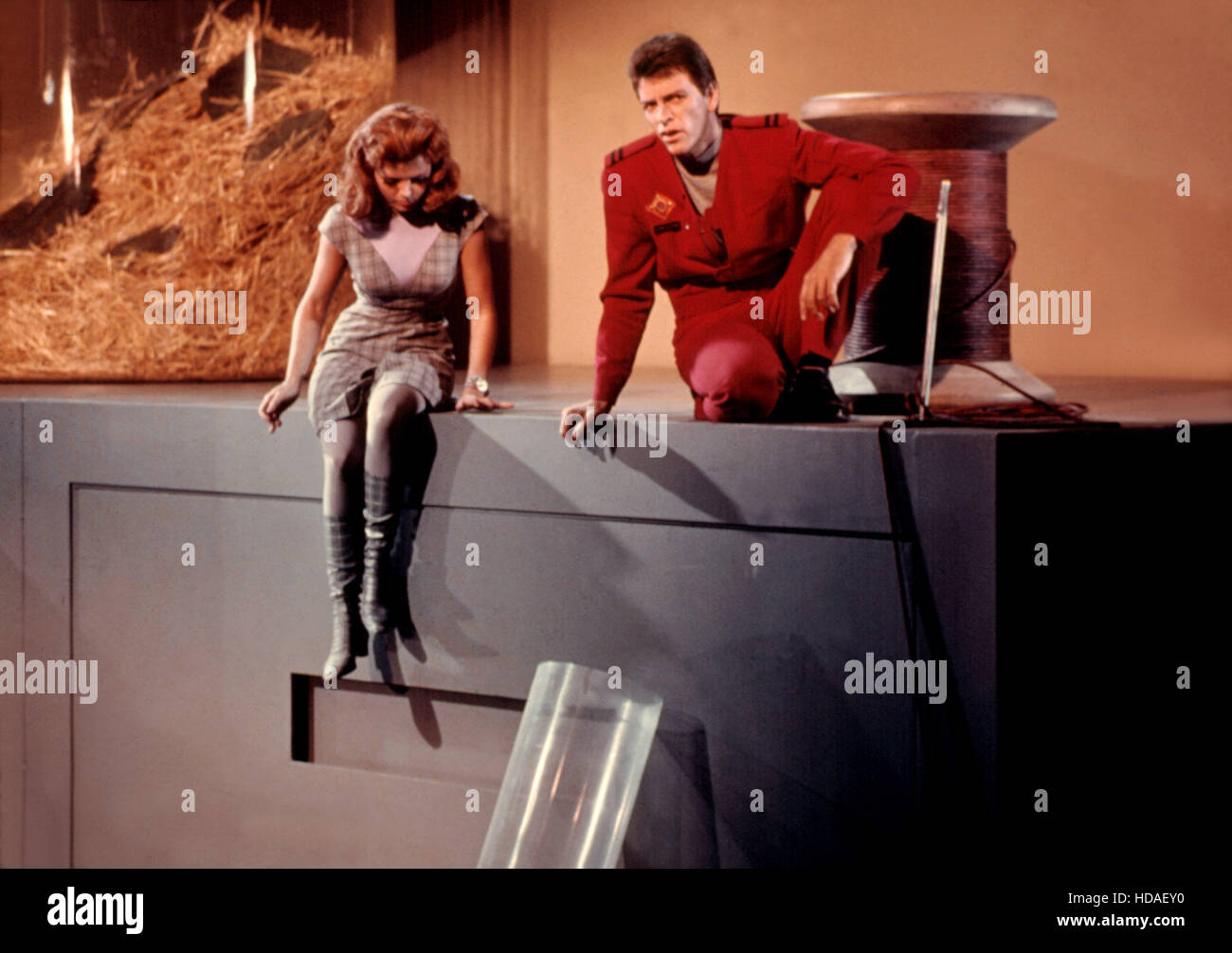 LAND OF THE GIANTS, Deanna Lund, Gary Conway, 1968-70, TM and Copyright ...