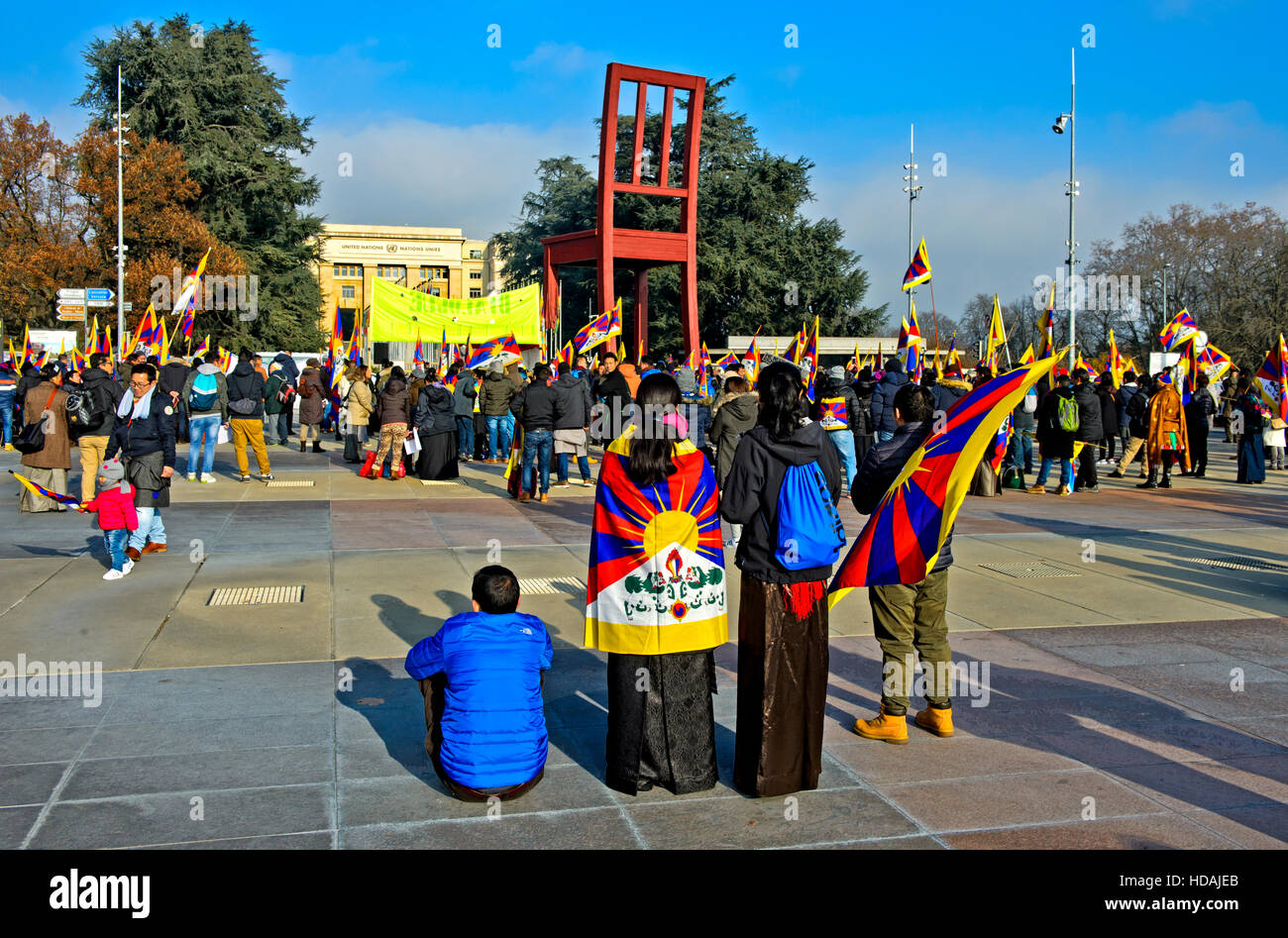 Geneva, Switzerland. 10 December 2016. On the occasion of the Human Rights Day 2016 and in commemoration of the 27th anniversary of the conferment of the Nobel Peace Prize to the Dalai Lama, members of the Tibetan Community in Switzerland and Liechtenstein gather on 10 December 2016 in Geneva, Switzerland, on the Place des Nations in front of the United Nations European headquarters for a protest rally against human rights violations in Tibet, Geneva, Switzerland. Credit: GFC Collection/Alamy Live News Stock Photo