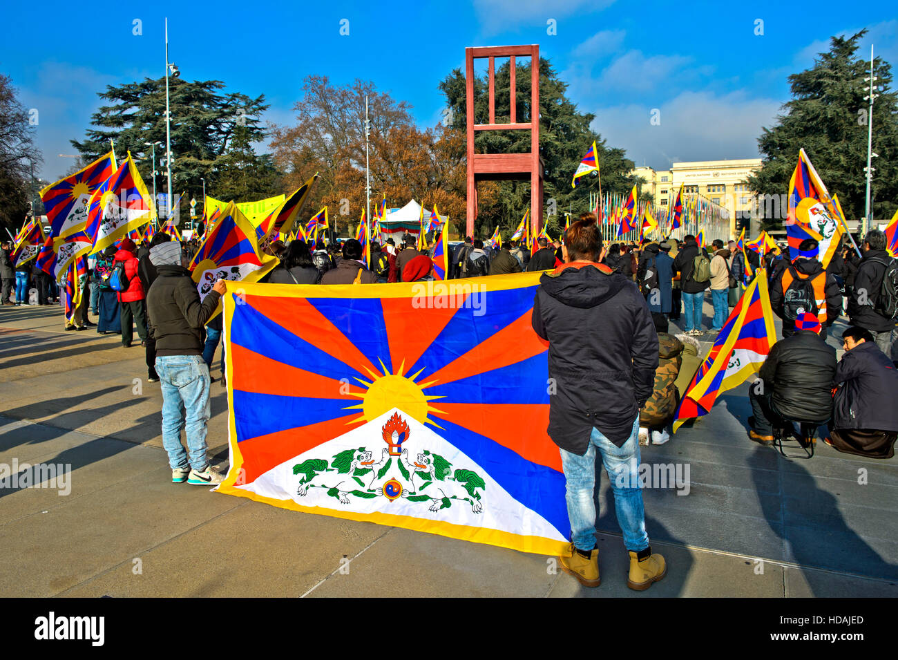 Geneva, Switzerland. 10 December 2016. On the occasion of the Human Rights Day 2016 and in commemoration of the 27th anniversary of the conferment of the Nobel Peace Prize to the Dalai Lama, members of the Tibetan Community in Switzerland and Liechtenstein gather on 10 December 2016 in Geneva, Switzerland, on the Place des Nations in front of the United Nations European headquarters for a protest rally against human rights violations in Tibet, Geneva, Switzerland. Credit: GFC Collection/Alamy Live News Stock Photo