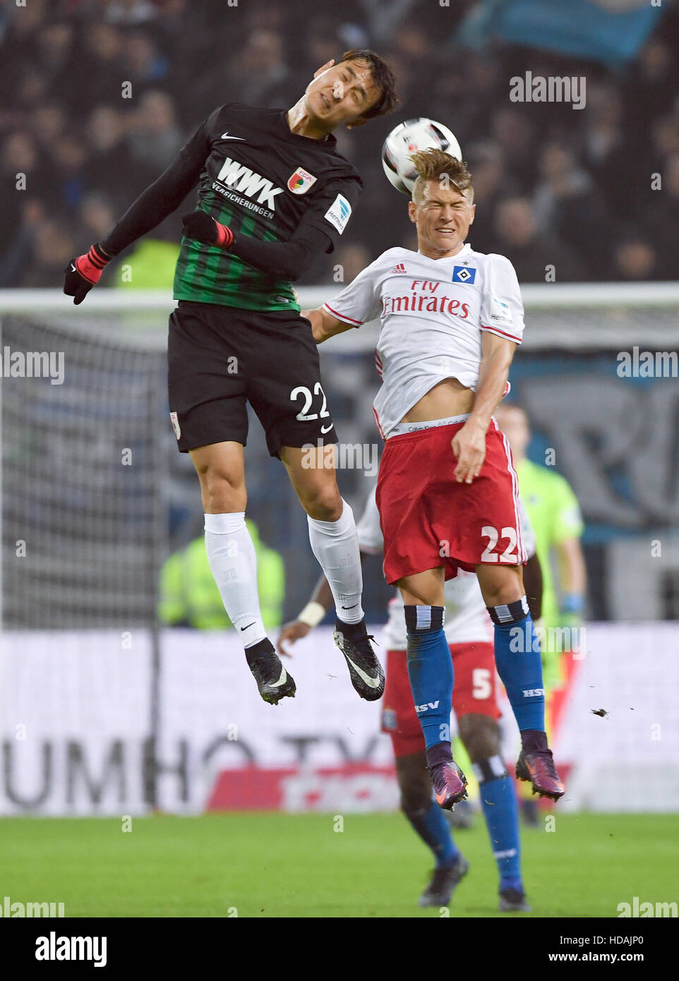Hamburg, Germany. 10th Dec, 2016. Augsburg's Ji Dong Won (l) and Hamburg's Matthias Ostrzolek vie for the ball during the German Bundesliga football match between Hamburg SV and FC Augsburg at the Volksparkstadion in Hamburg, Germany, 10 December 2016. (EMBARGO CONDITIONS - ATTENTION: Due to the accreditation guidelines, the DFL only permits the publication and utilisation of up to 15 pictures per match on the internet and in online media during the match.) Photo: Axel Heimken/dpa/Alamy Live News Stock Photo
