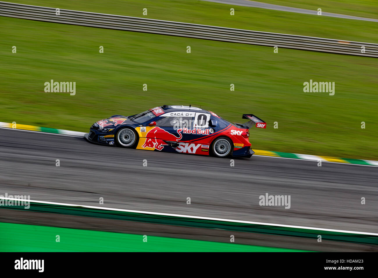 Sao Paulo, Brazil. 10th Dec, 2016. Free practice and qualifying session for the 12th race of Brazilian V8 Stock Car at Interlagos circuit on saturday 10, 2016 in Sao Paulo, Brazil. The race will happen next Sunday Credit:  Paulo Lopes/ZUMA Wire/Alamy Live News Stock Photo