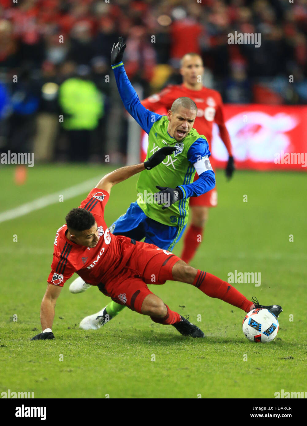 Toronto, Canada. 10th Dec, 2016. Osvaldo Alonso (C) of Seattle Sounders FC vies with Drew Moor of Toronto FC during their 2016 Major League Soccer (MLS) Cup final in Toronto, Canada, Dec. 10, 2016. Seattle Sounders FC won 5-4 and claimed the title. © Zou Zheng/Xinhua/Alamy Live News Stock Photo