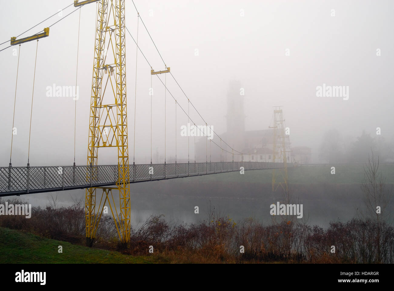 Cadoneghe, Veneto, Italy. 11th December, 2016. Ninth day of fog and smog of the Po valley. PM 10 over the threshold. Block traffic in many cities such as anti-pollution measures. Credit:  Ferdinando Piezzi/Alamy Live News Stock Photo