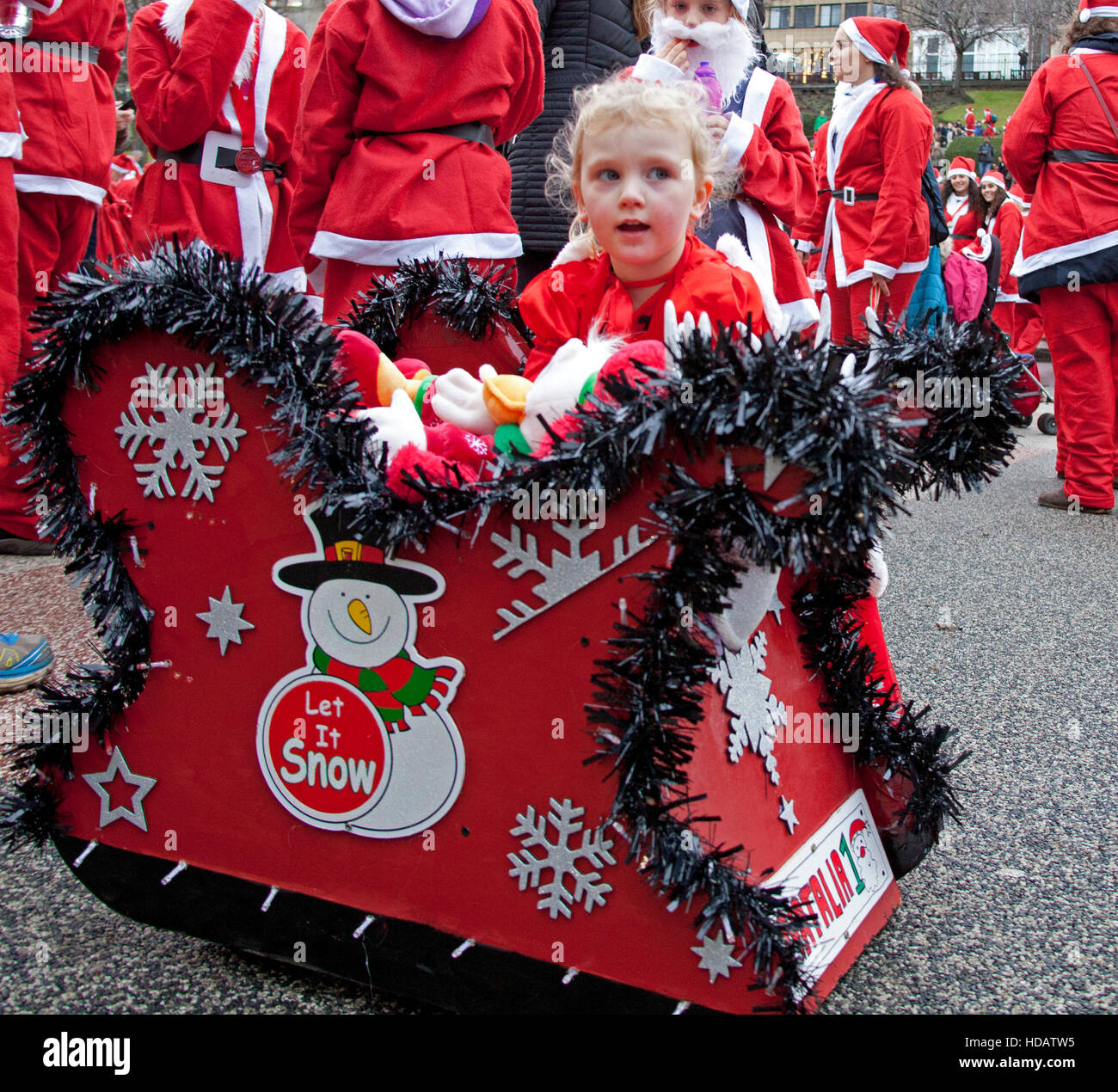 Edinburgh, Scotland, UK. 11th December, 2016. The Edinburgh Santa Fun Run & Walk West Prices Street Gardens, raising money to grant the Wishes of Children  for 'When You Wish Upon A Star'. Stock Photo