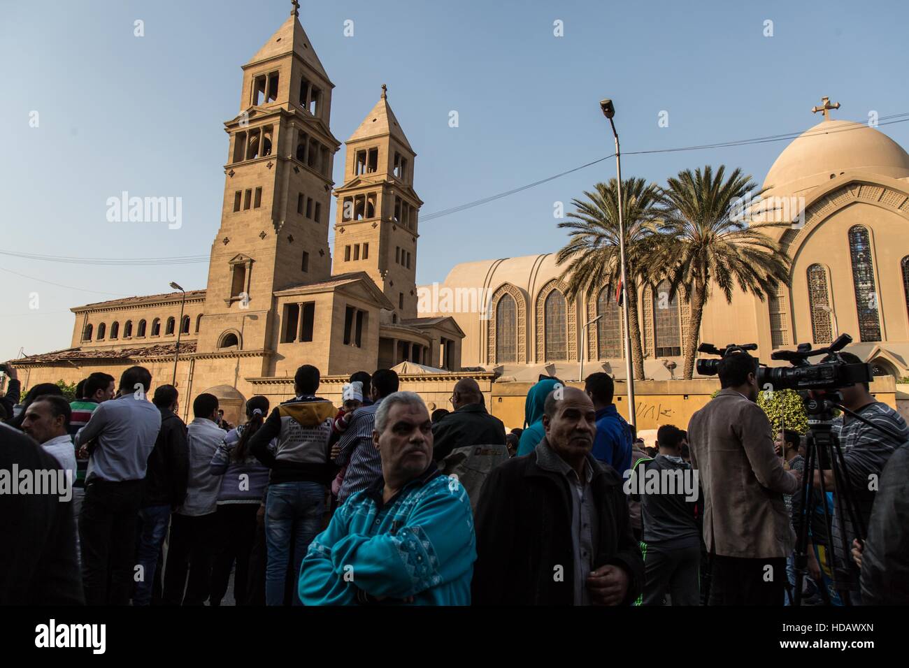 сколько времени в каире сейчас. каир население 2022. жители каира каирцы. тепло в каире. городской базар в каире.