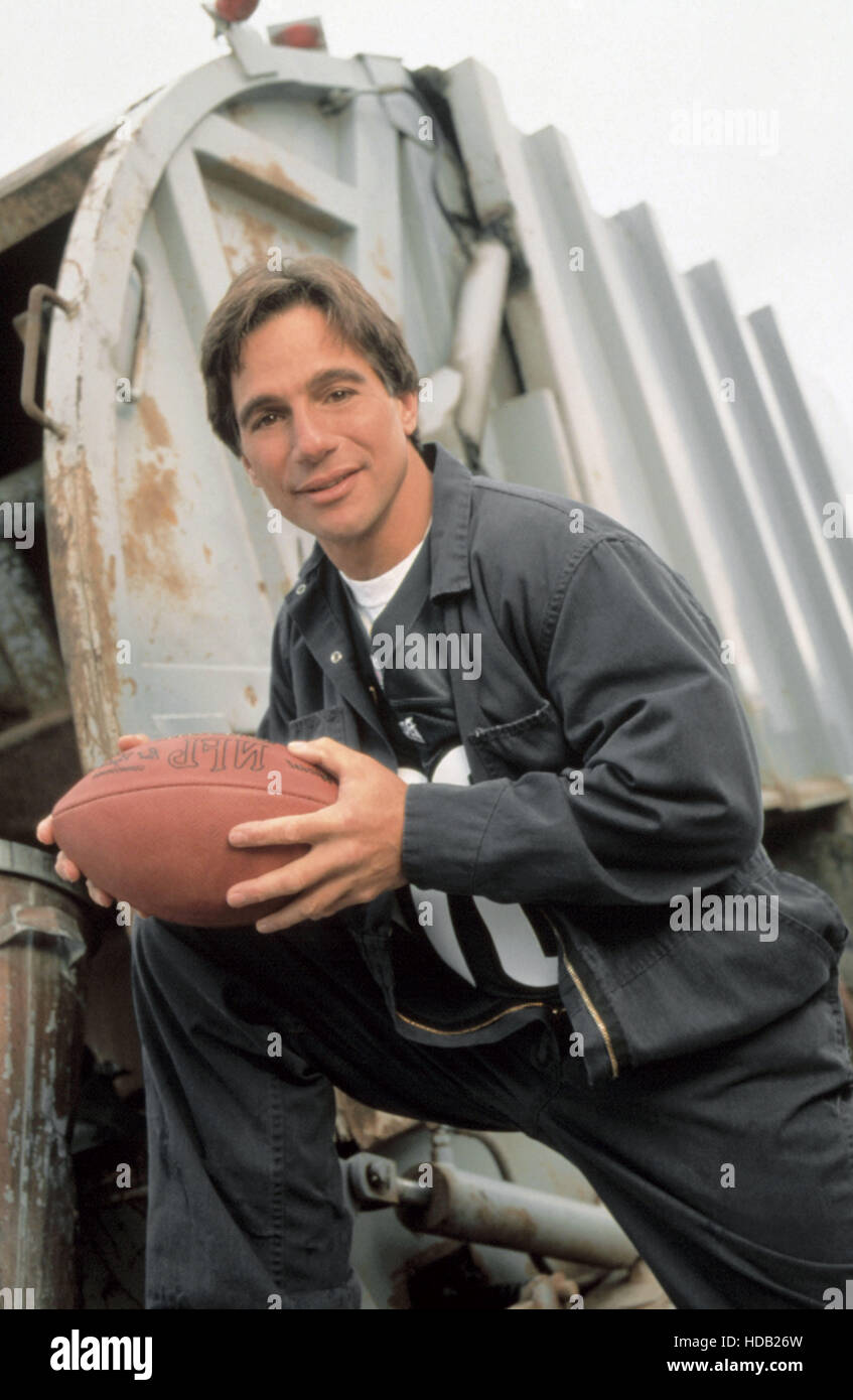 THE GARBAGE PICKING FIELD GOAL KICKING PHILADELPHIA PHENOMENON, Tony Danza, 1998. © Walt Disney