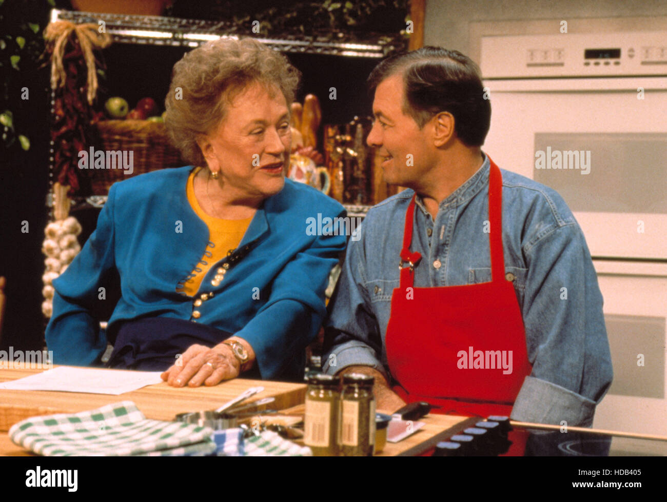 JULIA AND JACQUES COOKING AT HOME, Julia Child, Jacques Pepin, 2000