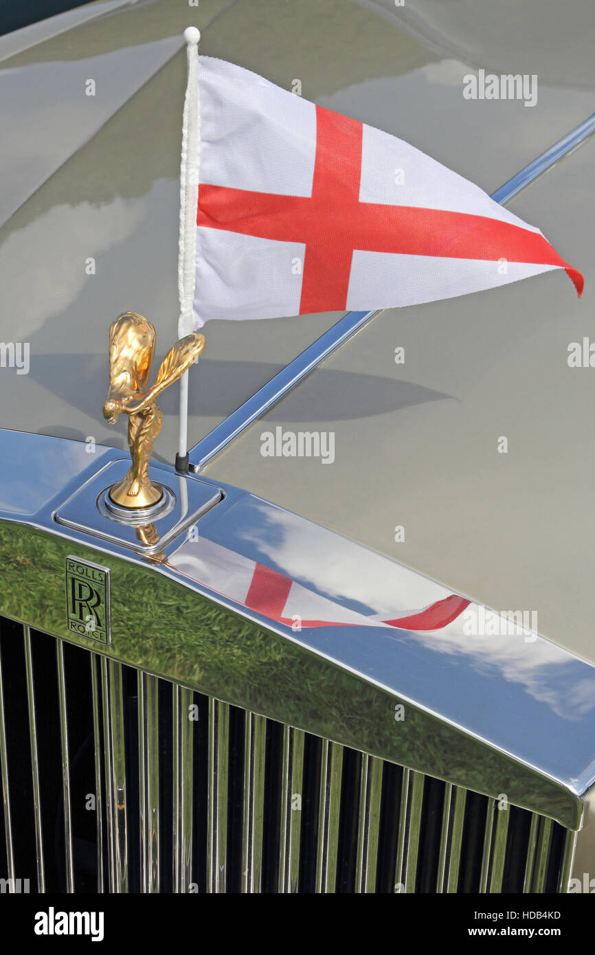 St George flag flying on bonnet of Rolls Royce, with gold plated Flying Lady mascot Stock Photo