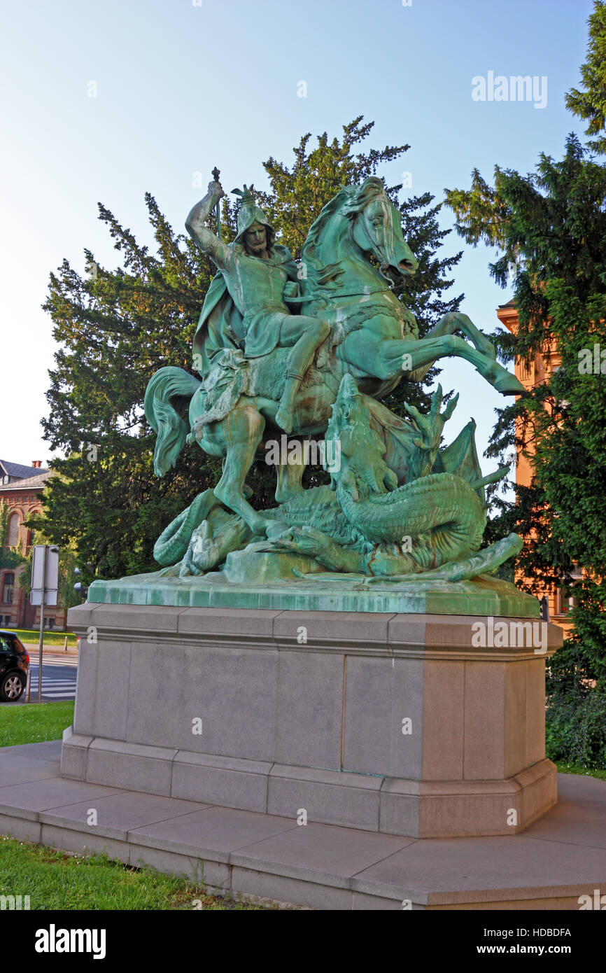 St george dragon sculpture in hi-res stock photography and images - Alamy