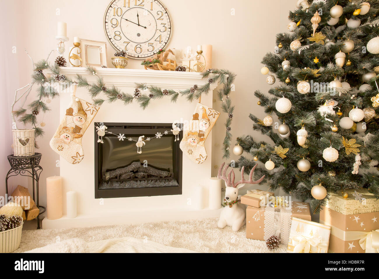 Beautiful christmas fireplace scene hi-res stock photography and images ...