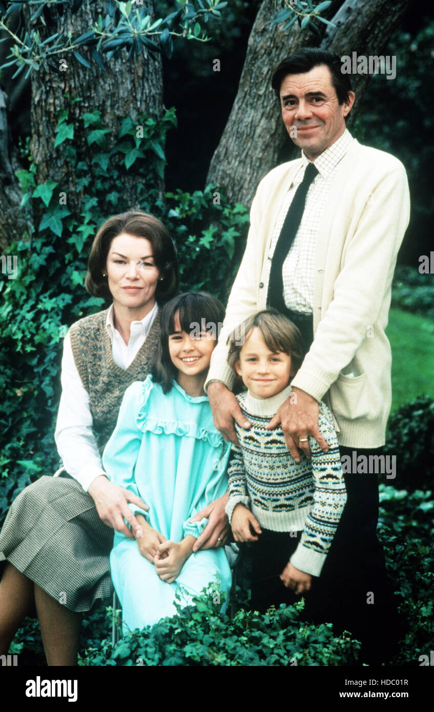 THE PATRICIA NEAL STORY, (aka AN ACT OF LOVE: THE PATRICIA NEAL STORY), from left: Glenda Jackson, Sydney Penny, Robby Kiger, Stock Photo