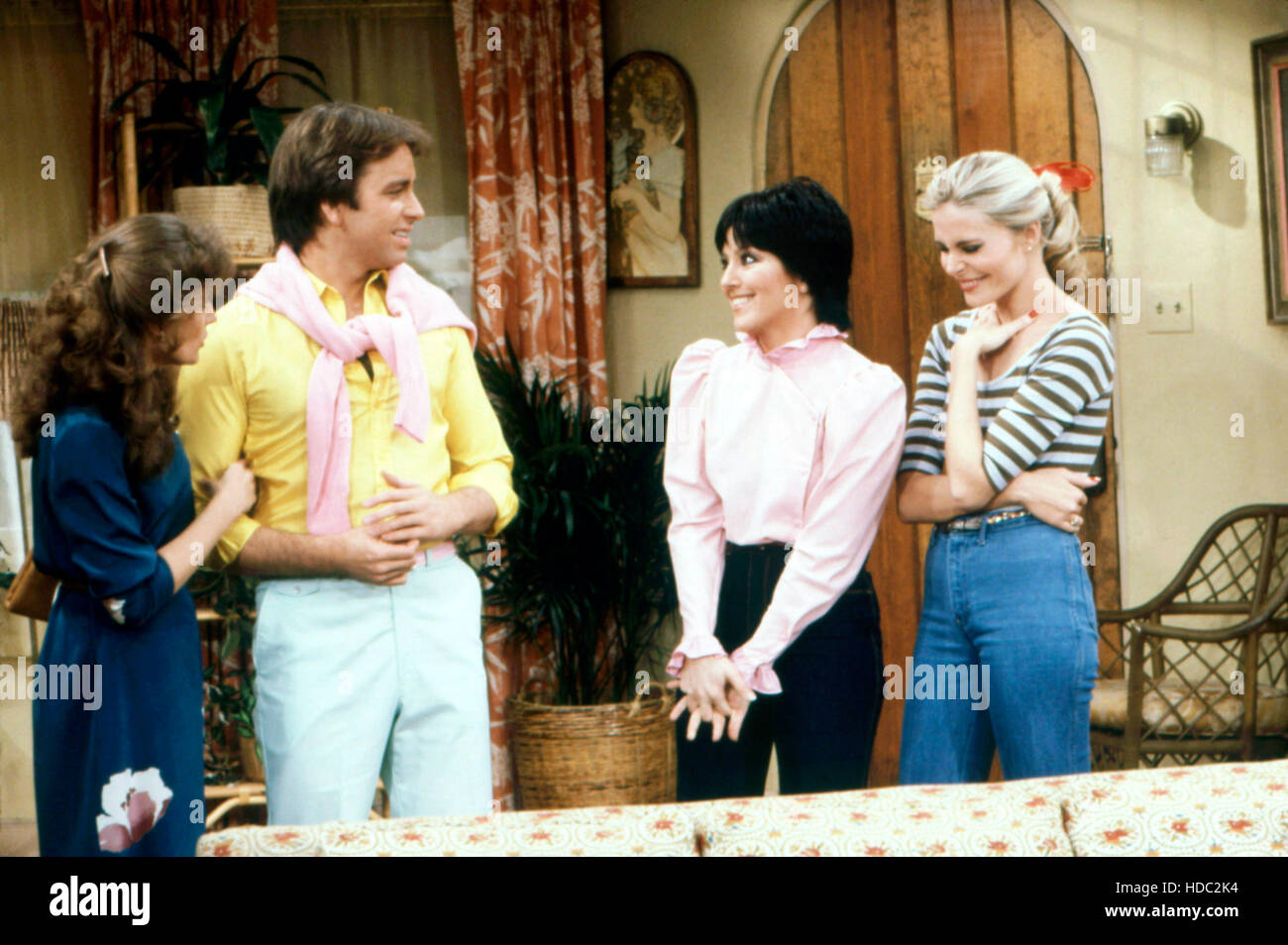 THREE'S COMPANY, John Ritter (2nd from left), Joyce DeWitt (2nd from