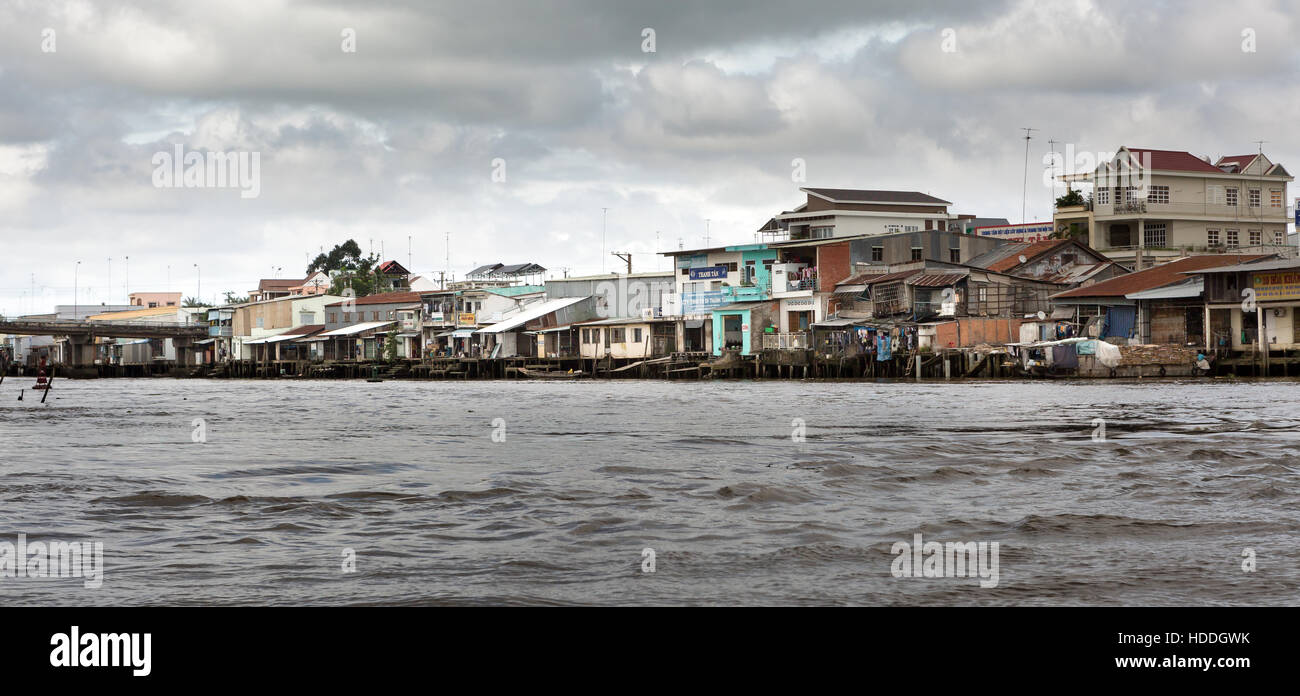 Floating village on the Mekong Delta river in Vietnam, Locals live on ...
