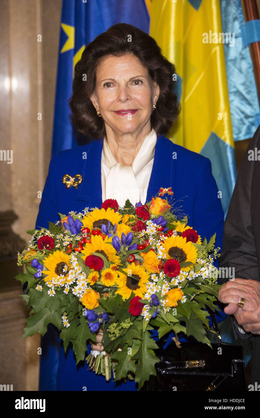 King Carl XVI. Gustaf und Ihre Queen Silvia of sweden at Townhall  Featuring: Queen Silvia Where: Hamburg, Germany When: 06 Oct 2016 Stock Photo