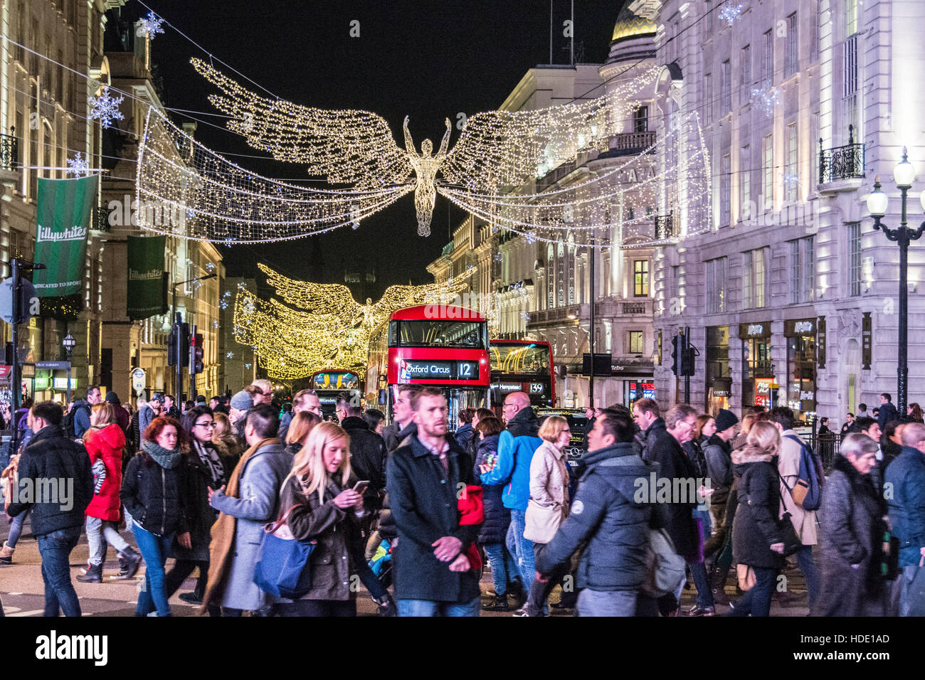 Christmas crowds hires stock photography and images Alamy