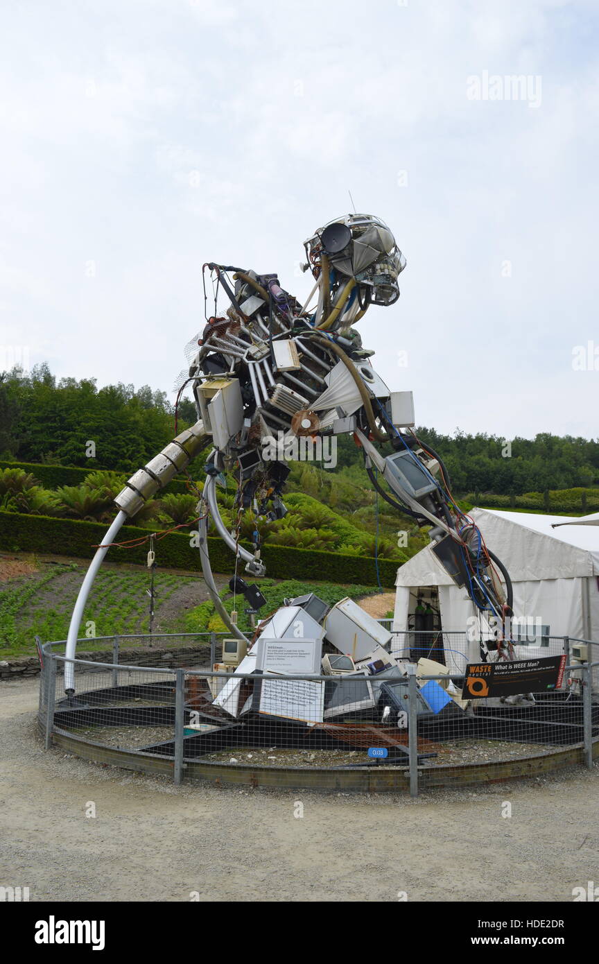 Weee man sculpture eden project hires stock photography and images Alamy