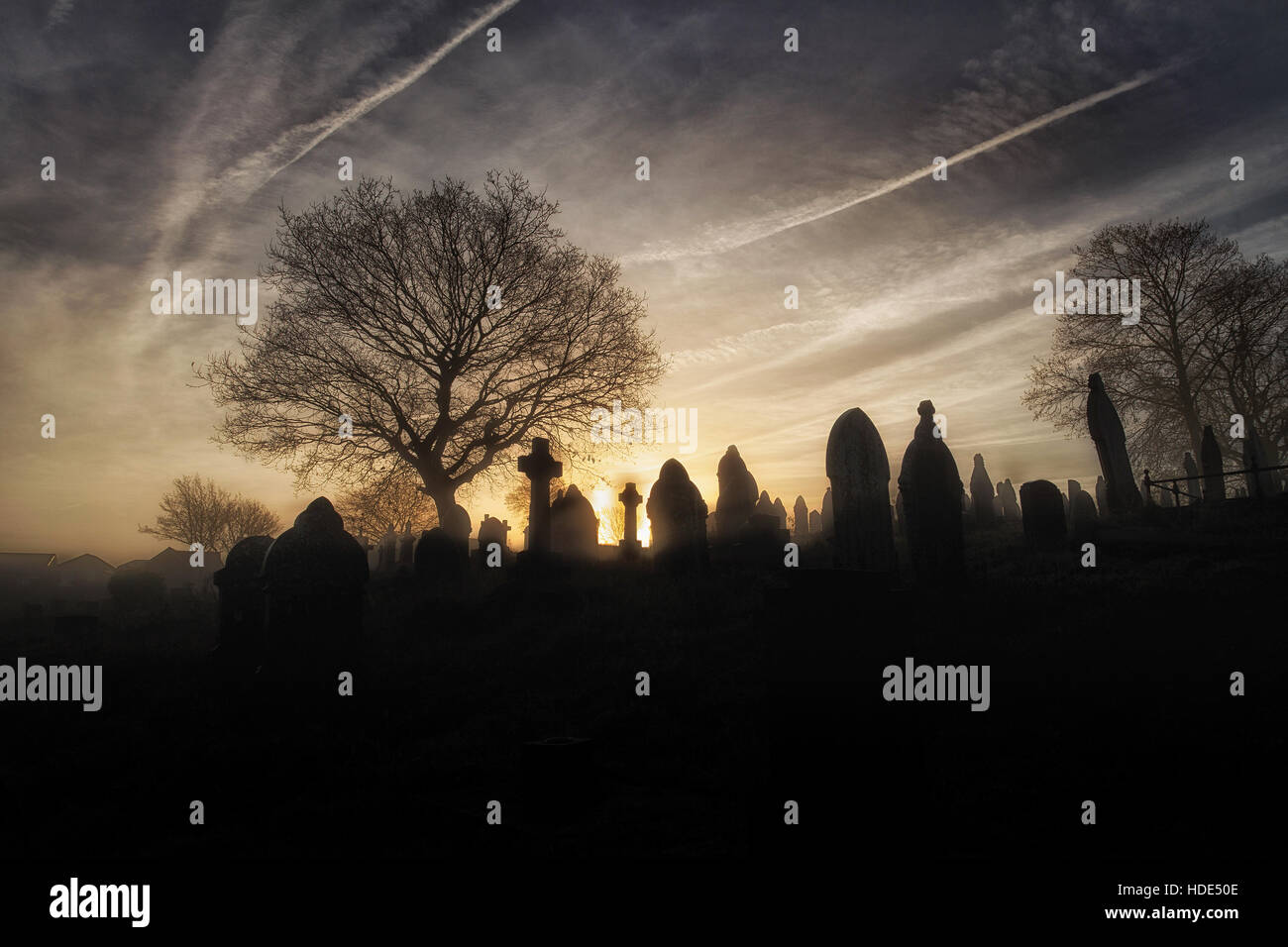 Sinister graveyard hi-res stock photography and images - Alamy
