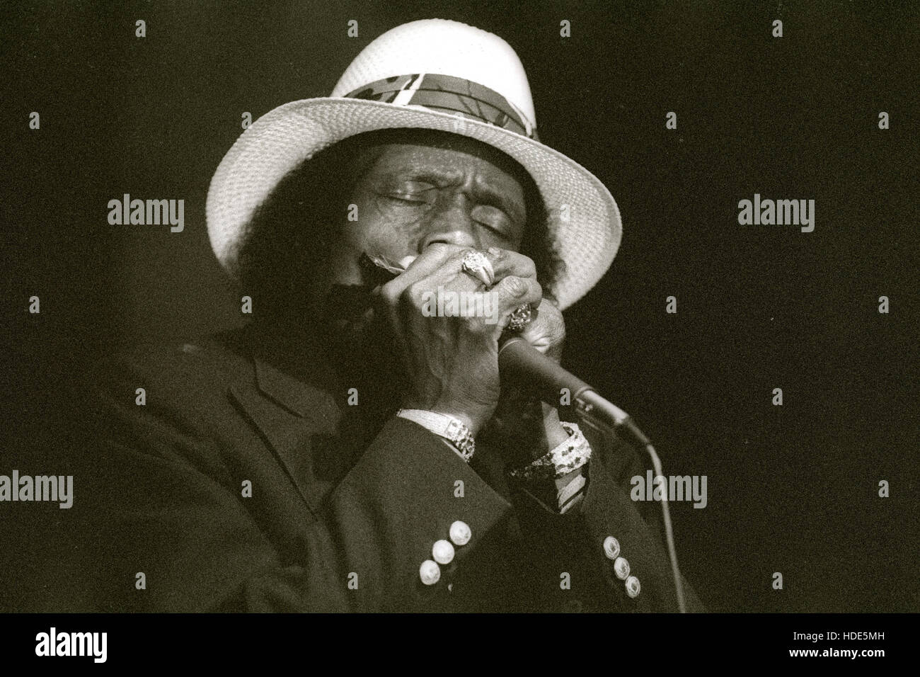 Chicago Blues musician Junior Wells performs in Hanford, California during 1992. black and white Stock Photo