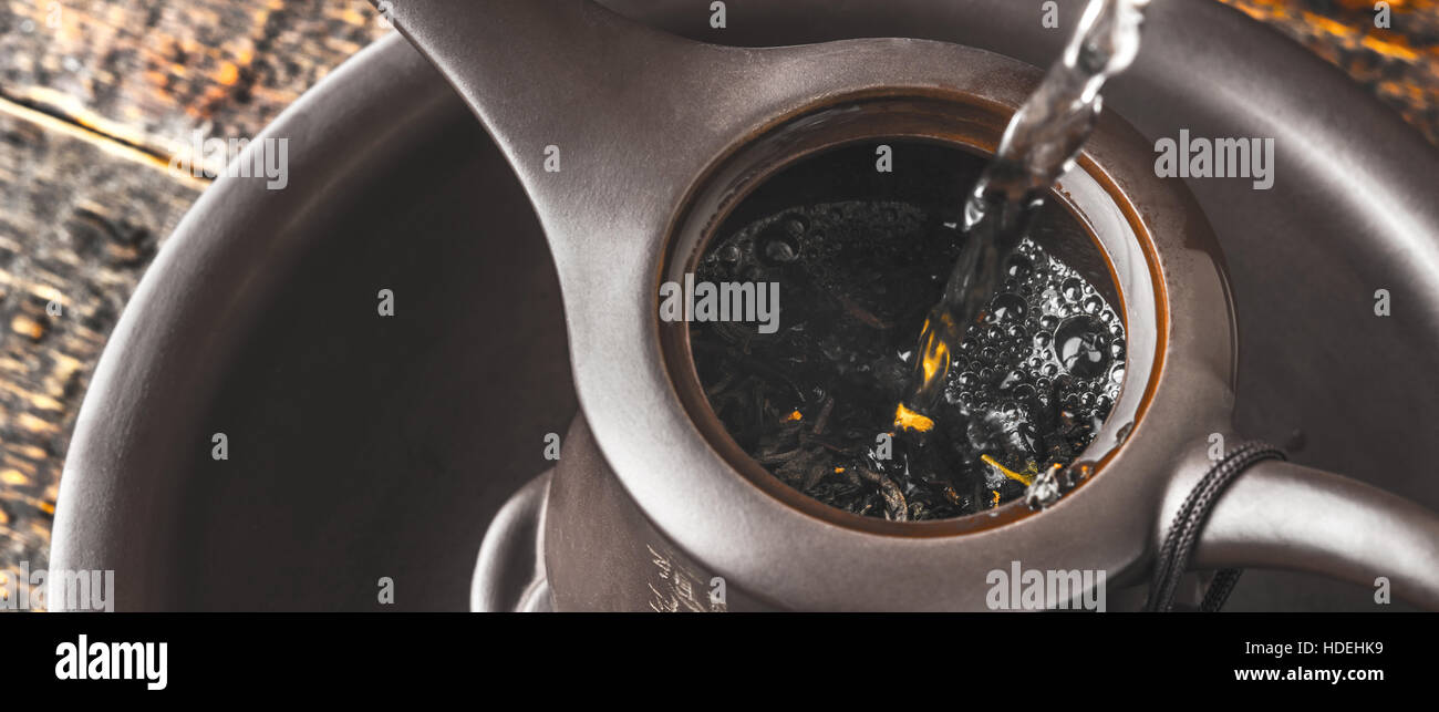 Brewing tea in the teapot wide screen Stock Photo Alamy