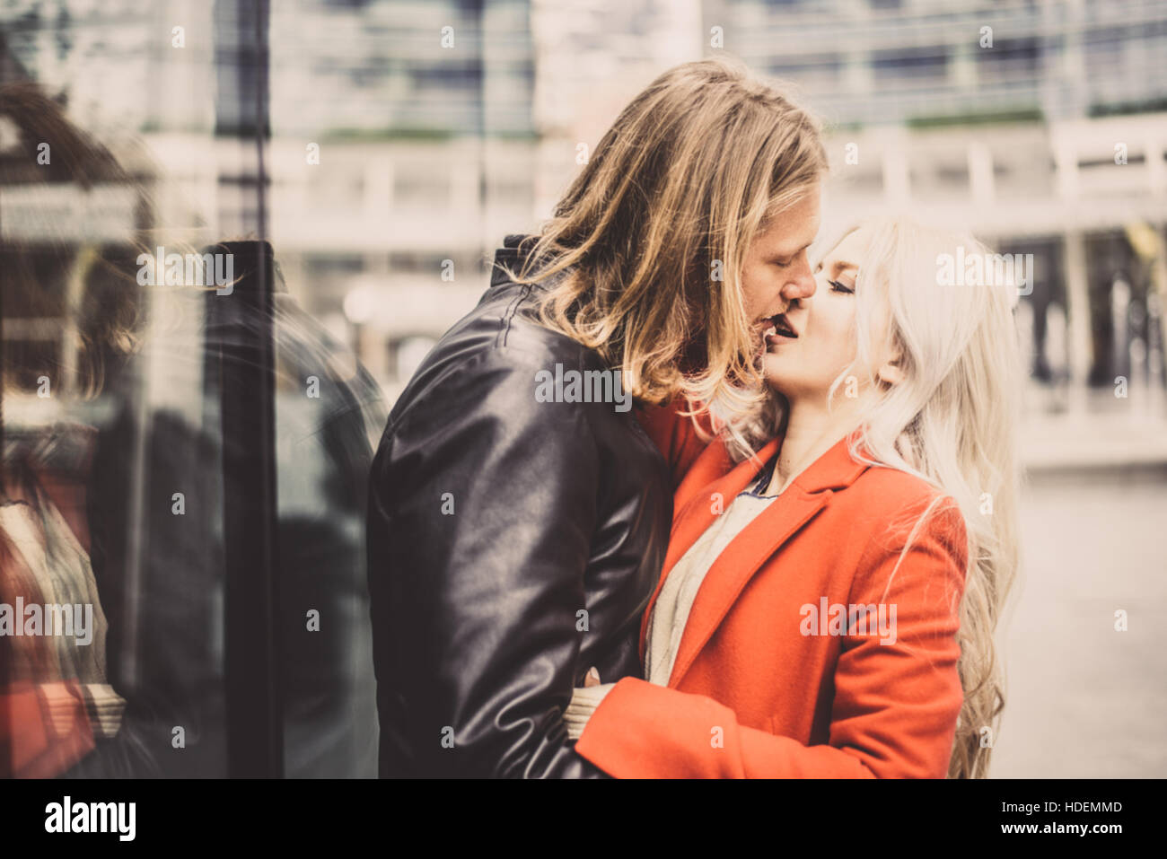 Couple kissing lips winter hi-res stock photography and images - Alamy