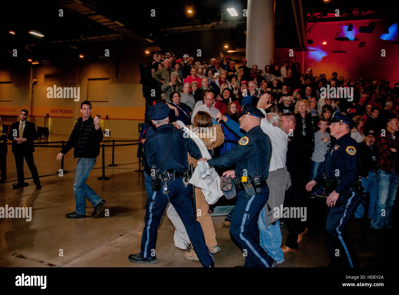 Des Moines Escort >> Des Moines Iowa Usa 8th December 2016 Des Moines Police Officers Des Moines Escort >> Des Moines Iowa Usa 8th December 2016 Des Moines Police Officers