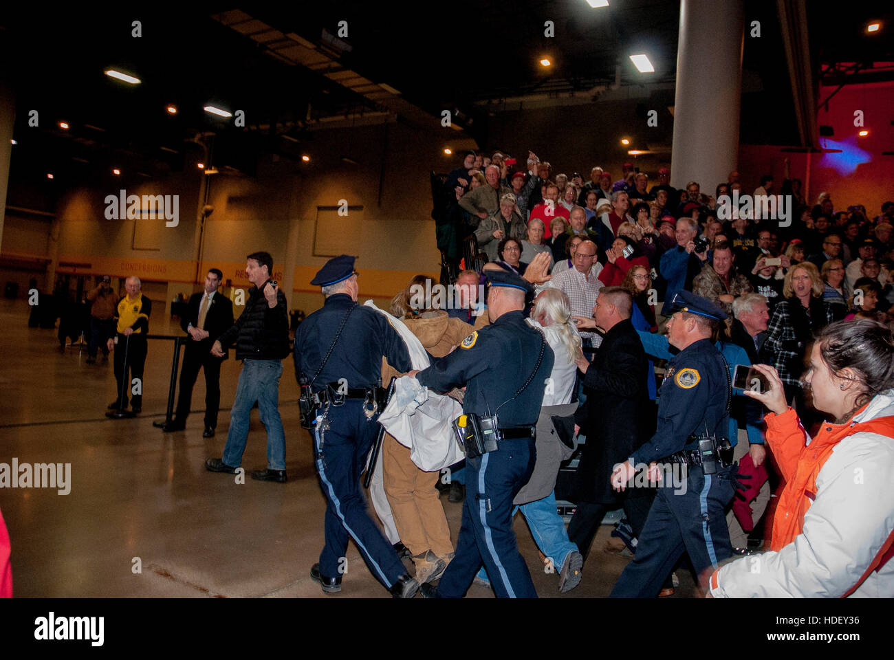 Des Moines Escort >> Des Moines Iowa Usa 8th December 2016 Des Moines Police Officers Des Moines Escort >> Des Moines Iowa Usa 8th December 2016 Des Moines Police Officers