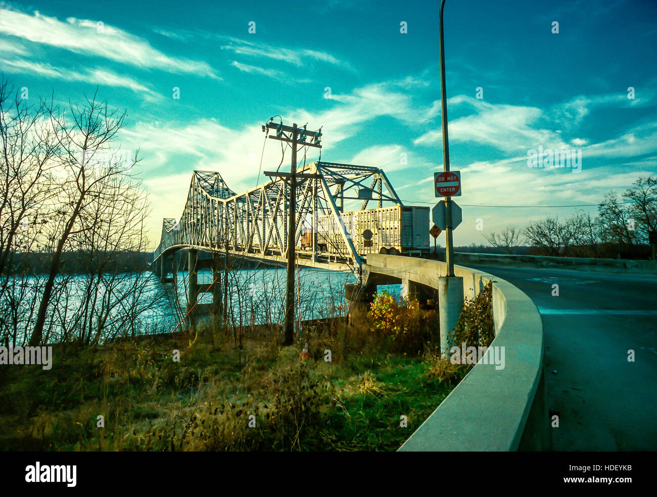 Savanna Bridge spanning the Mississippi River in Savanna, Illinois, USA Stock Photo