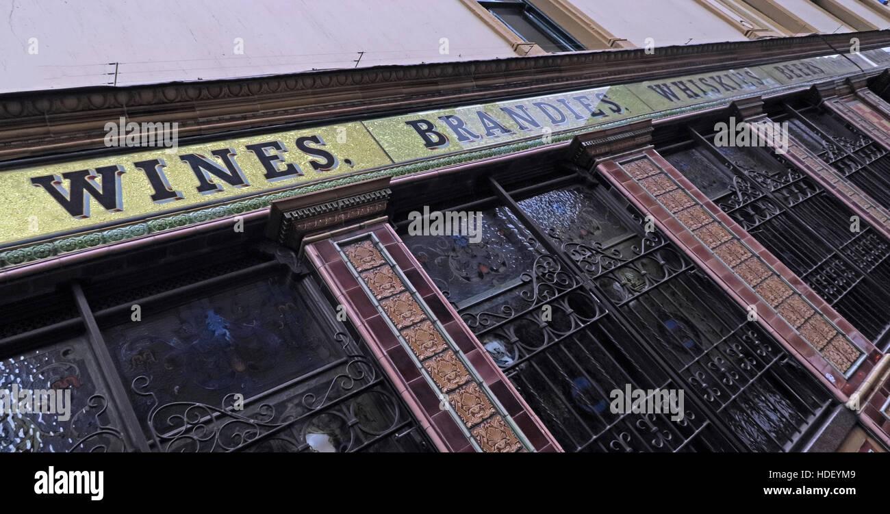 Famous Crown Bar tiles,Gt Victoria/Amelia St,Belfast Stock Photo