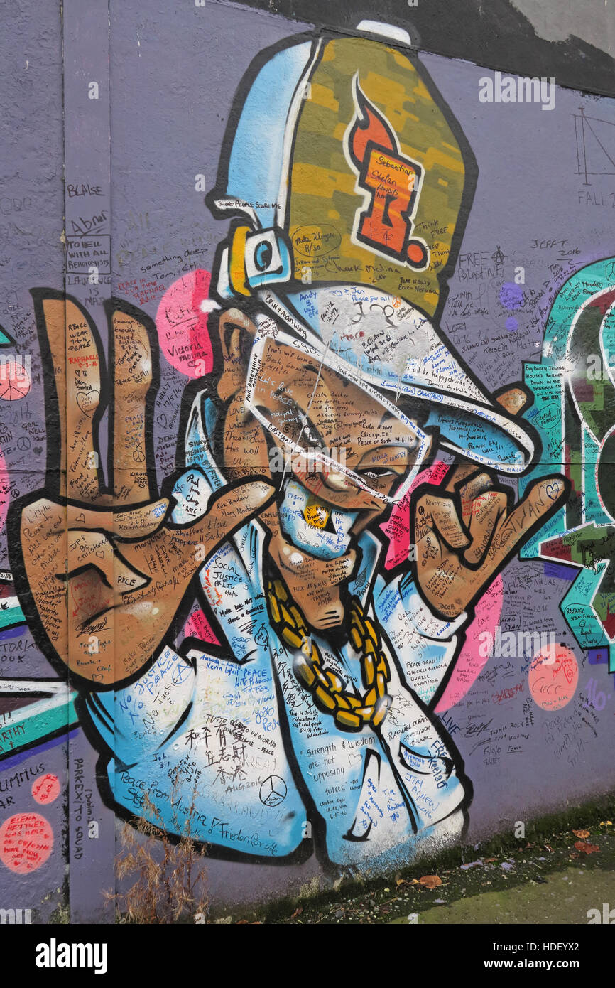 MC on International Peace Wall,Cupar Way,West Belfast, Northern Ireland, UK Stock Photo