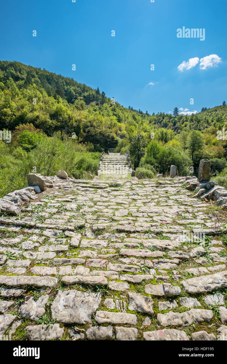 Kalogeriko stone bridge. Zagoria, Greece Stock Photo Alamy