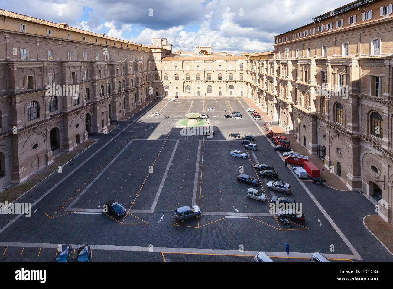Cortile del belvedere bramante hi-res stock photography and images - Alamy