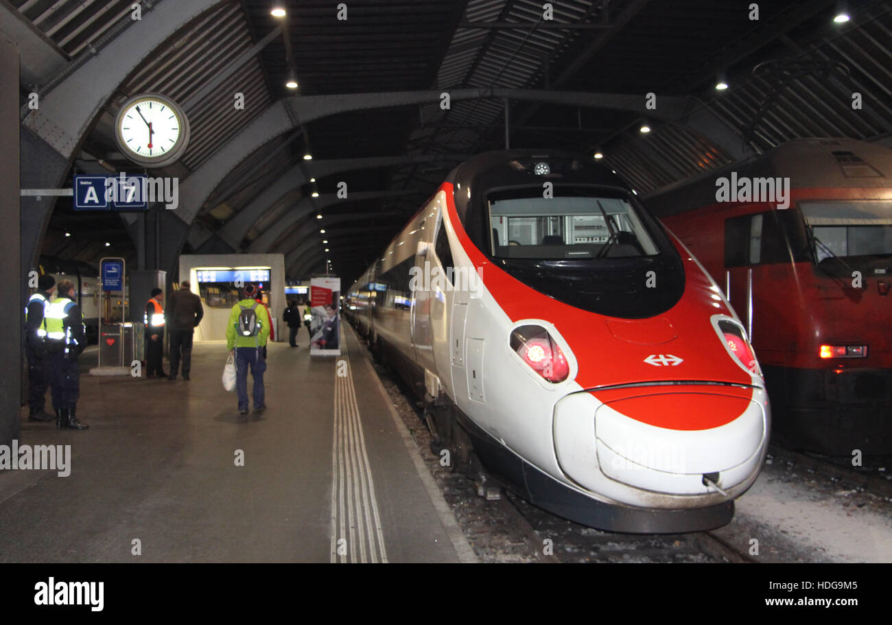 Zurich, Switzerland. 11th Dec, 2016. The first regular passenger train to pass the Gotthard Base Tunnel can be seen at the station in Zurich, Switzerland, 11 December 2016. After 17 years of construction, the first regular passenger train will pass the Gotthard Base Tunnel on 11 December 2016. Photo: Aleksandra Bakmaz/dpa/Alamy Live News Stock Photo