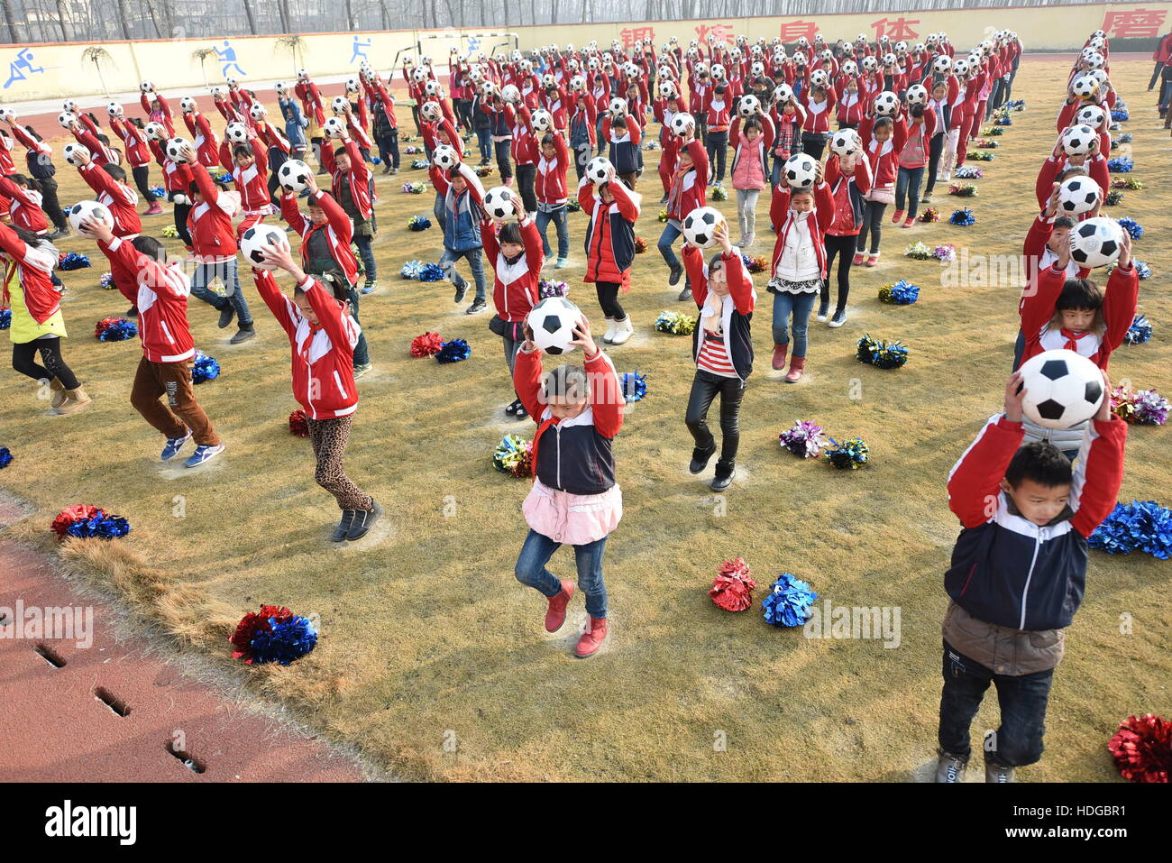 Lianyungang, Lianyungang, China. 8th Dec, 2016. Lianyungang, CHINA-December 8 2016: (EDITORIAL USE ONLY. CHINA OUT) .Students do football themed exercises at a primary school in Dong'an Village, Lianyungang, east China's Jiangsu Province, December 8th, 2016, marking the upcoming World Football Day. © SIPA Asia/ZUMA Wire/Alamy Live News Stock Photo