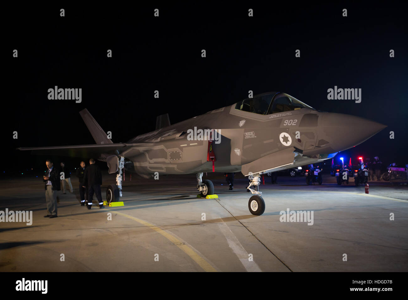 Beersheva, Israel. 12th Dec, 2016. A F-35 fighter jet is seen in Nevatim Air Force Base near Beersheva, Israel, Dec. 12, 2016. Israel's air force on Monday received its first two F-35 advanced stealth fighter jets, which the country said will give it a qualitative edge over its neighbors for years to come. © Guo Yu/Xinhua/Alamy Live News Stock Photo