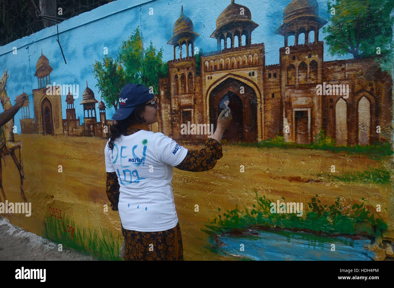 Lahore, Pakistan. 11th Dec, 2016. Pakistani student from national collage of arts(NCA) decorate