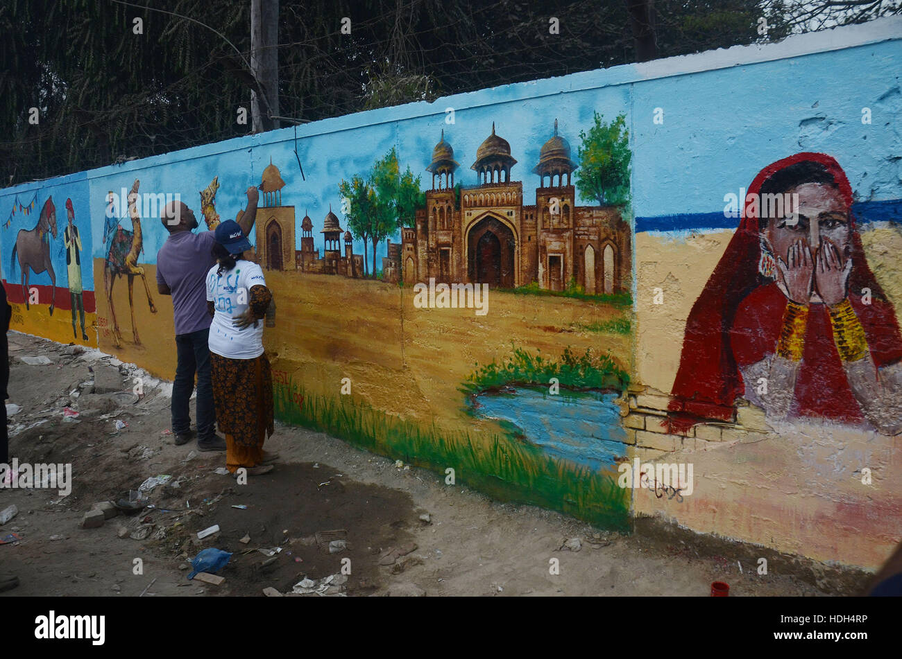 Lahore, Pakistan. 11th Dec, 2016. Pakistani student from national collage of arts(NCA) decorate