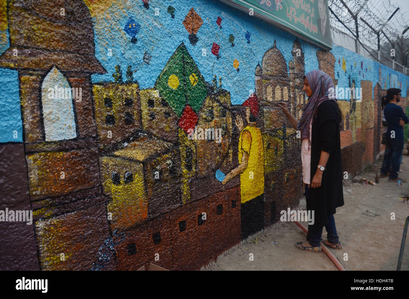 Lahore, Pakistan. 11th Dec, 2016. Pakistani student from national collage of arts(NCA) decorate