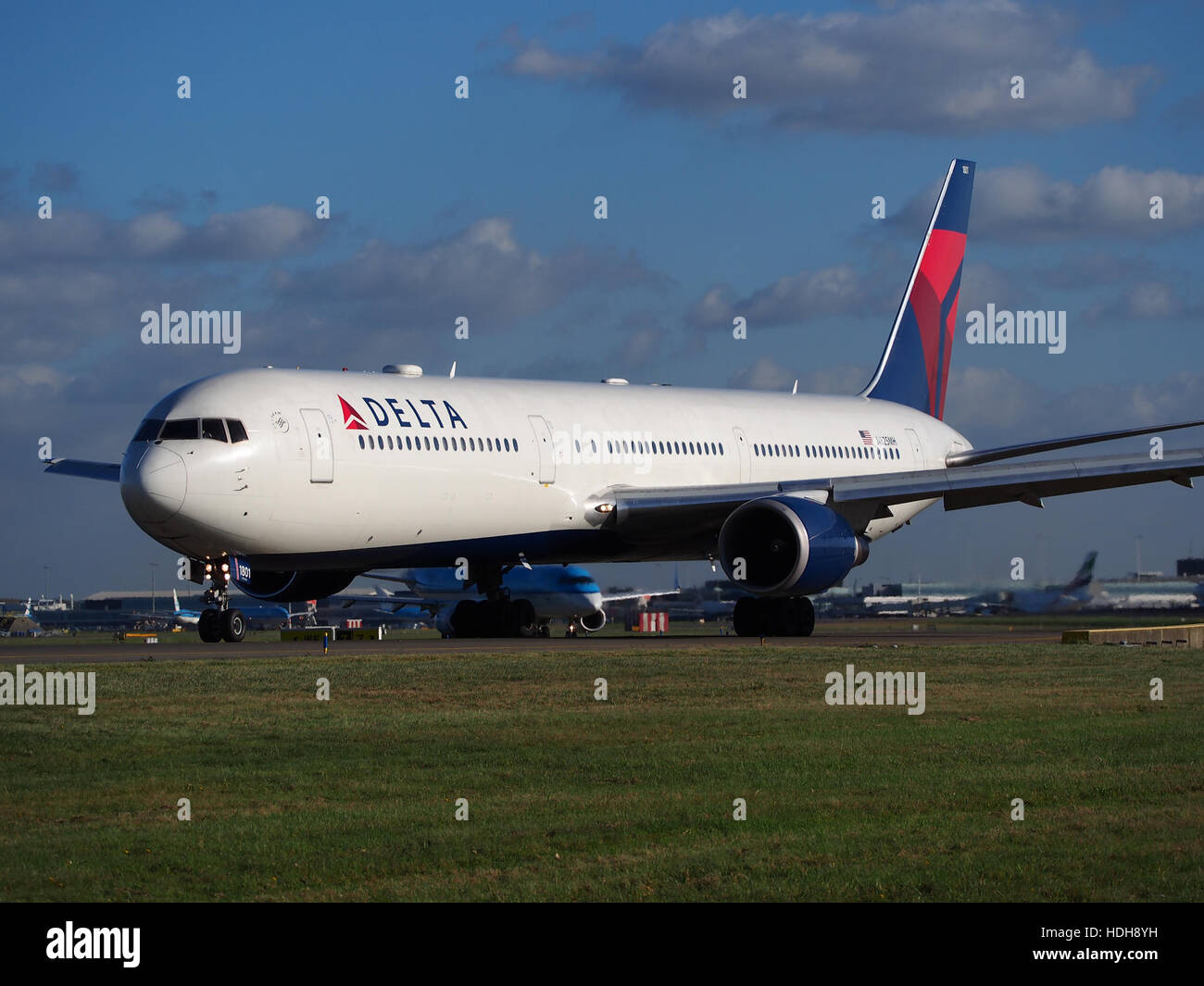 N856NW (aircraft) taxiing at Schiphol towards runway 36L pic10 Stock Photo