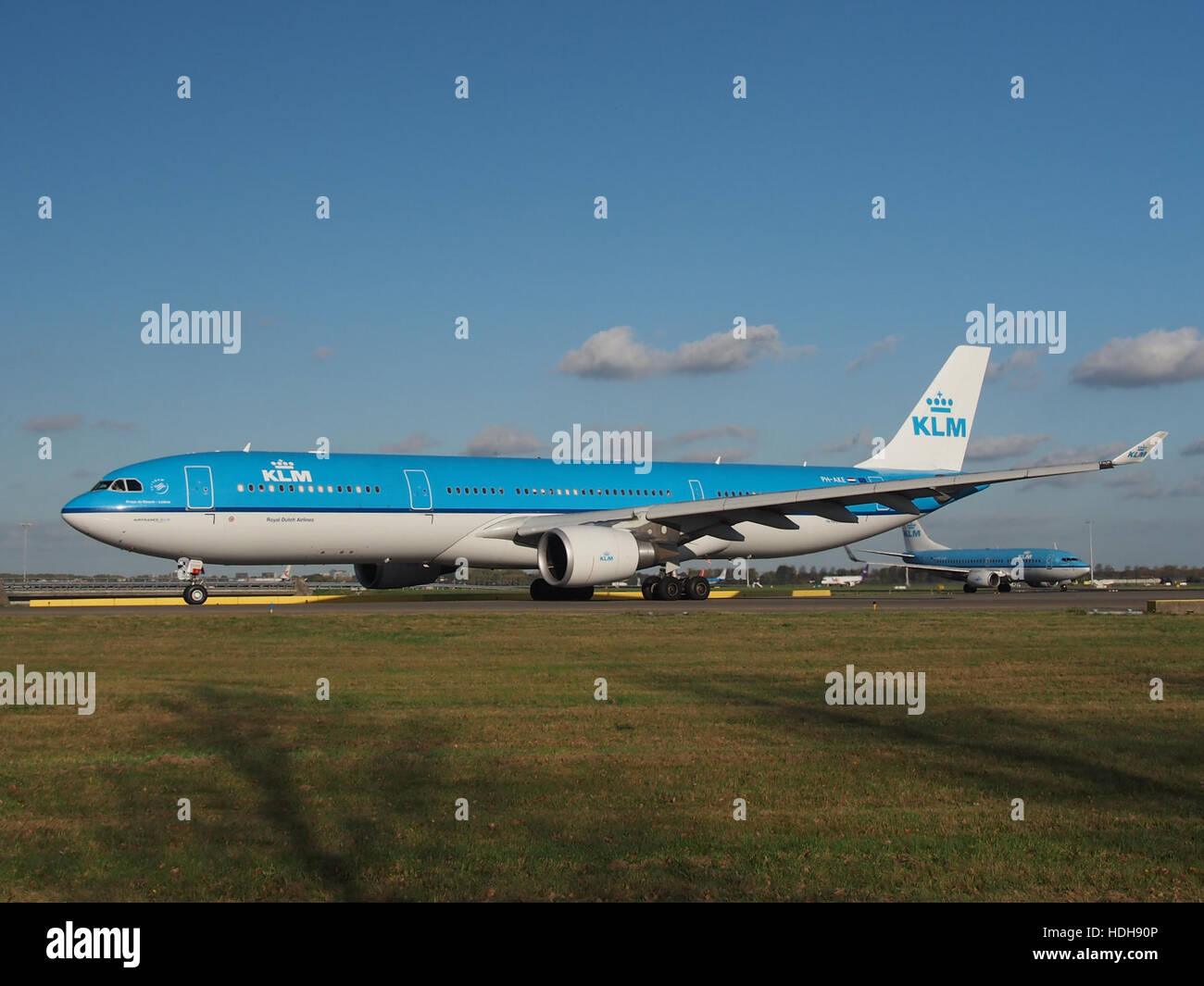 PH-AKE (aircraft) taxiing at Schiphol towards runway 36L pic4 Stock Photo