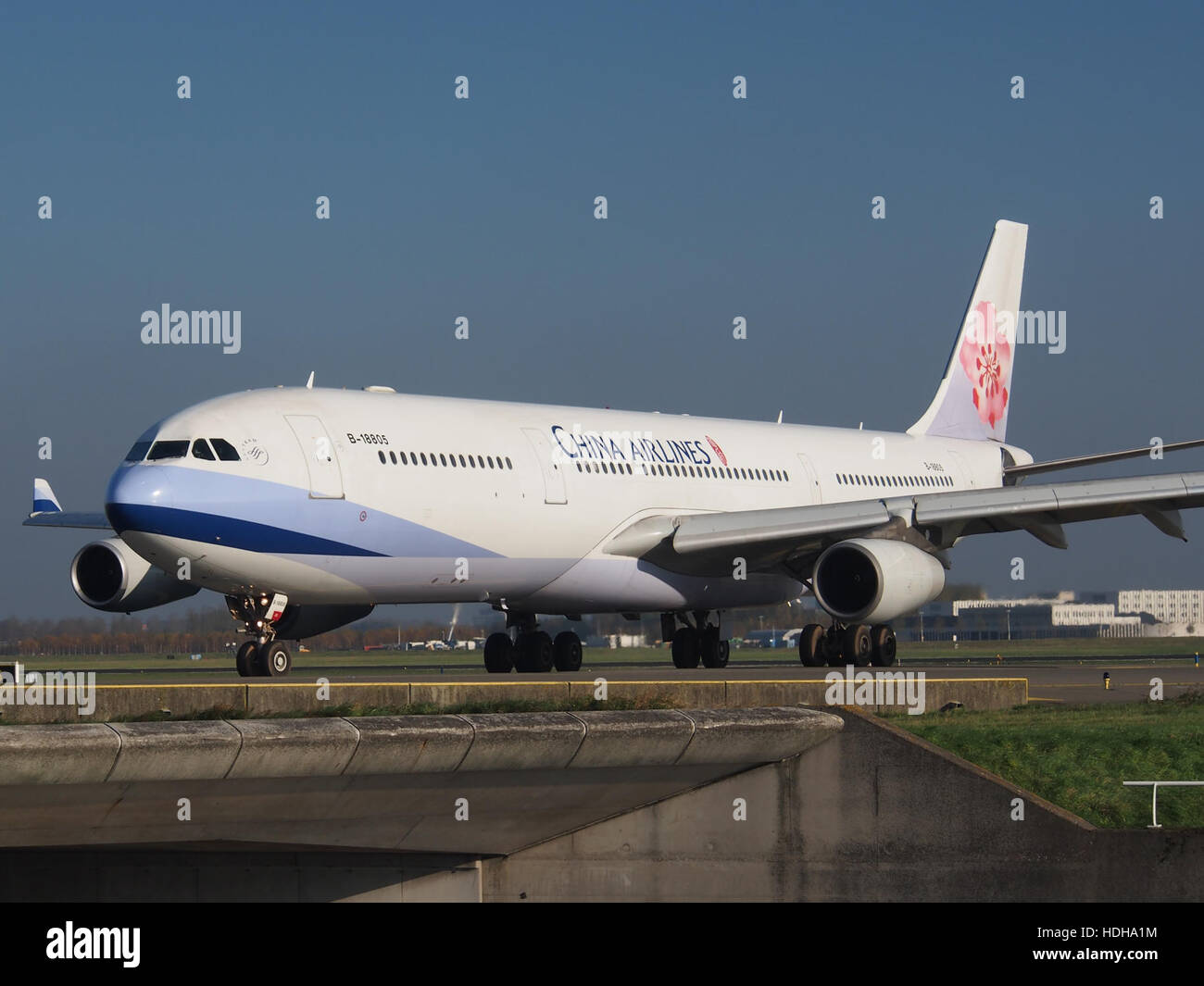 B-18805 (aircraft) China Airlines Airbus A340-313 - cn 415 at Schiphol pic2 Stock Photo