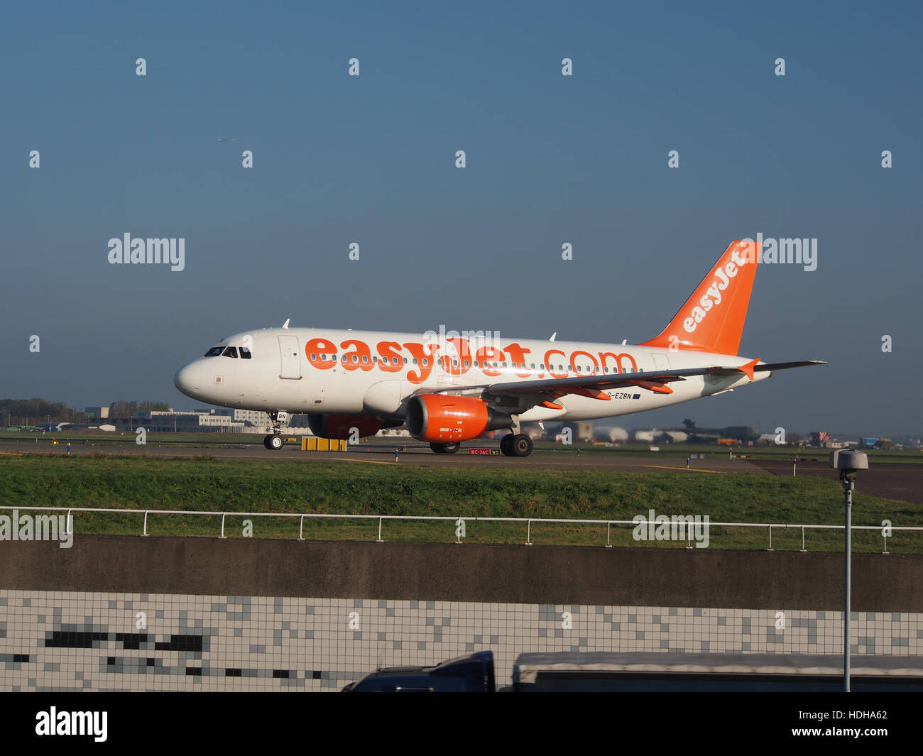 G-EZBN easyJet Airbus A319-111 - cn 3061 taxiing at Schiphol towards runway 36L Stock Photo