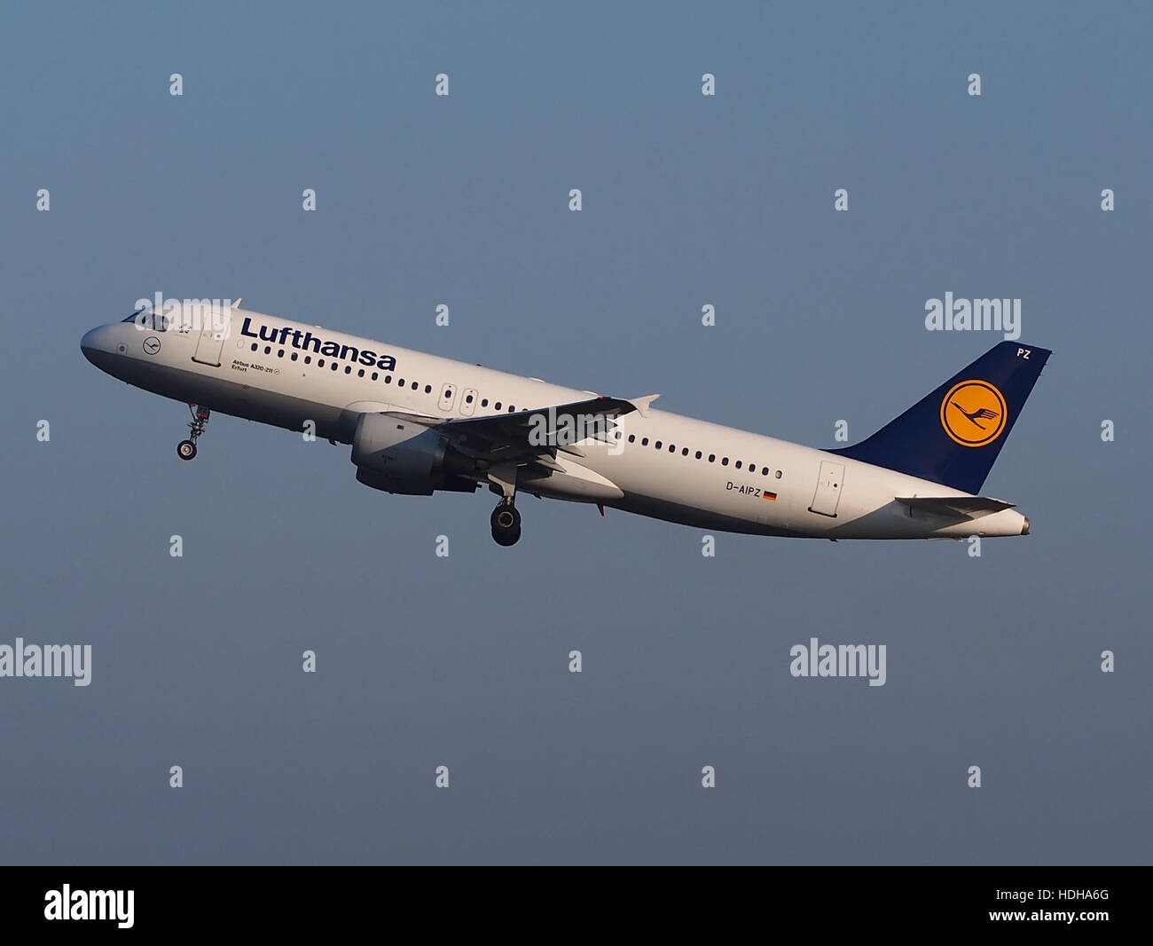 D-AIPZ Lufthansa Airbus A320-211 takeoff from Schiphol runway 36C pic1 Stock Photo
